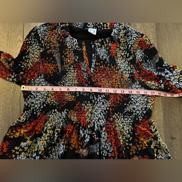 Anthropologie Akemi+Kim V-Neck Balloon Sleeve Floral Chiffon Smocked Top Size M - Picture 10 of 10